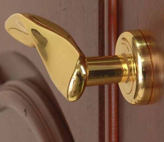 Особенности фурнитуры для межкомнатных дверей