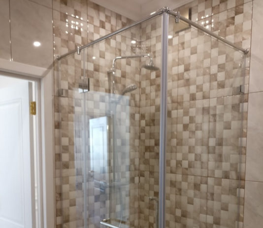 Разновидности душевых уголков