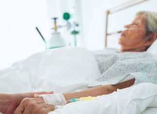 В Японии врач предупредил о серьезных последствиях легкой формы COVID-19