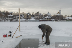 В Перми у Крещенской купели установили католический крест. Фото, видео