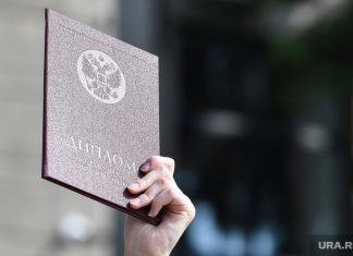 На кого пойти учиться, чтобы на старте получать 100 тысяч рублей