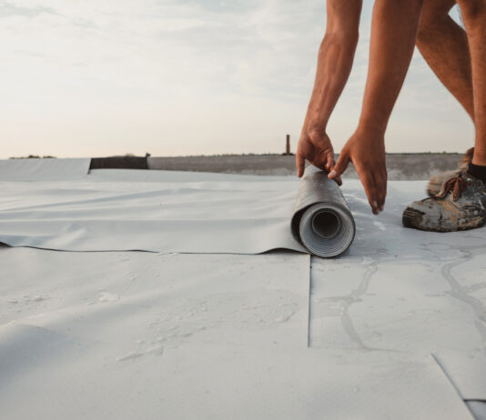 ТПО-мембрана: что это и чем отличается от других кровельных материалов